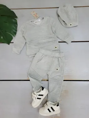 Baby-Pullover und Jogging-Set mit Mütze